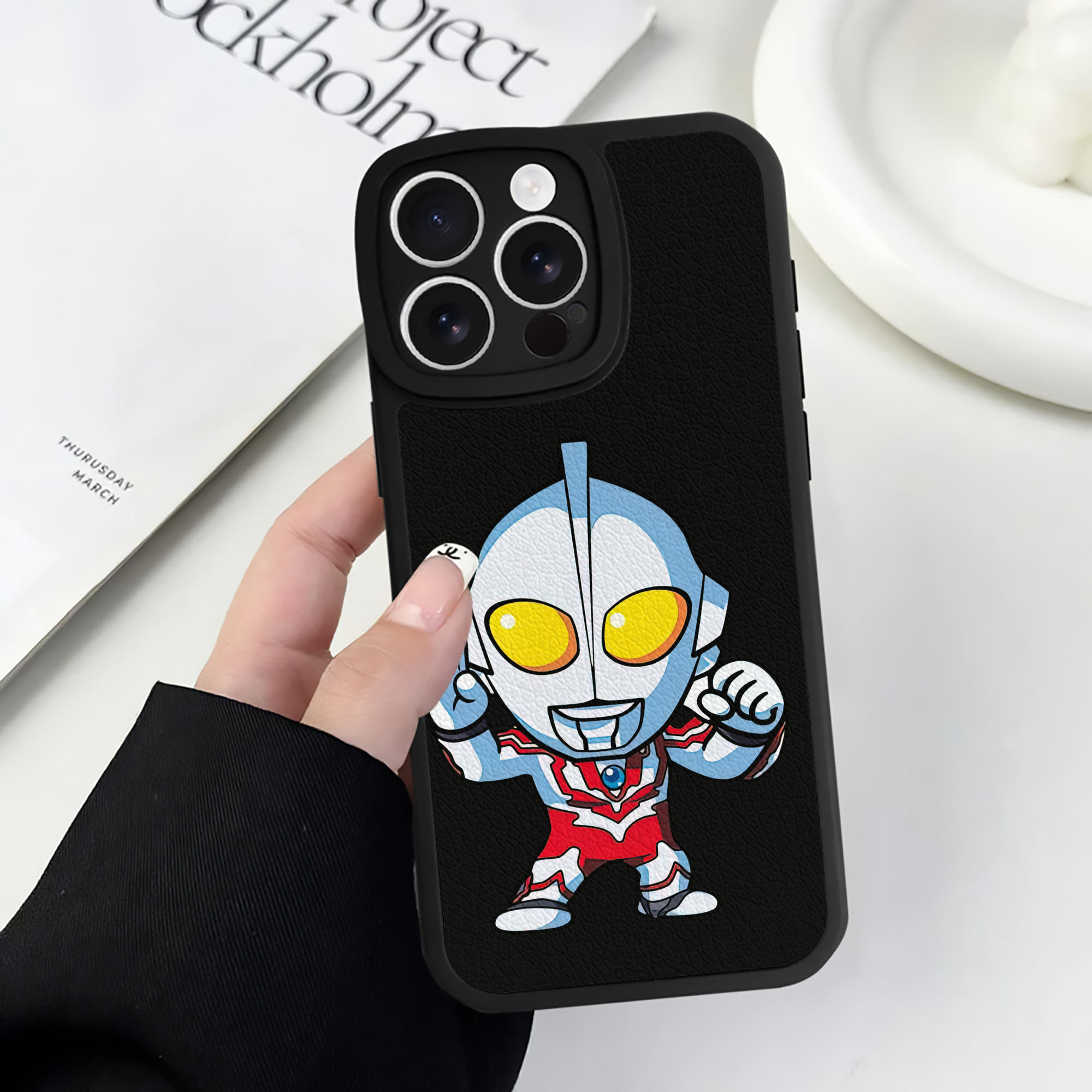 （画像用） ウルトラマン Ultraman 【iPhone 16シリーズ対応】シリコンスマホケース（レザー調） 材質：シリコン